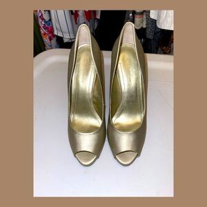 BCBG Gold Metallic Heels BCBG Gold Metallic Heels BCBG Gold Metallic Heels